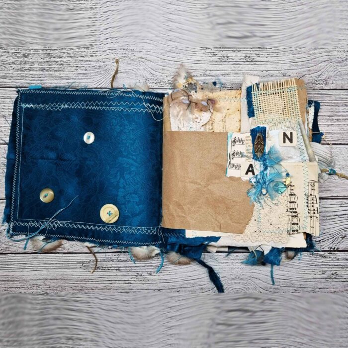 Handgefertigtes Junk Journal "Blue Raggedy" – Bild 2