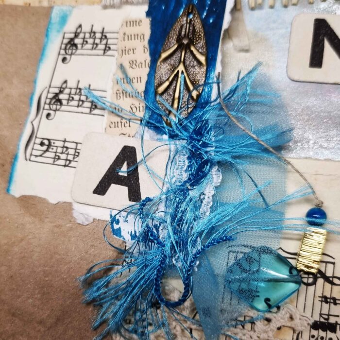 Handgefertigtes Junk Journal "Blue Raggedy" – Bild 14