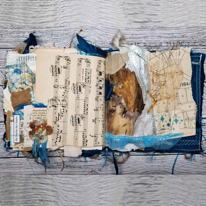 Handgefertigtes Junk Journal "Blue Raggedy" – Bild 10