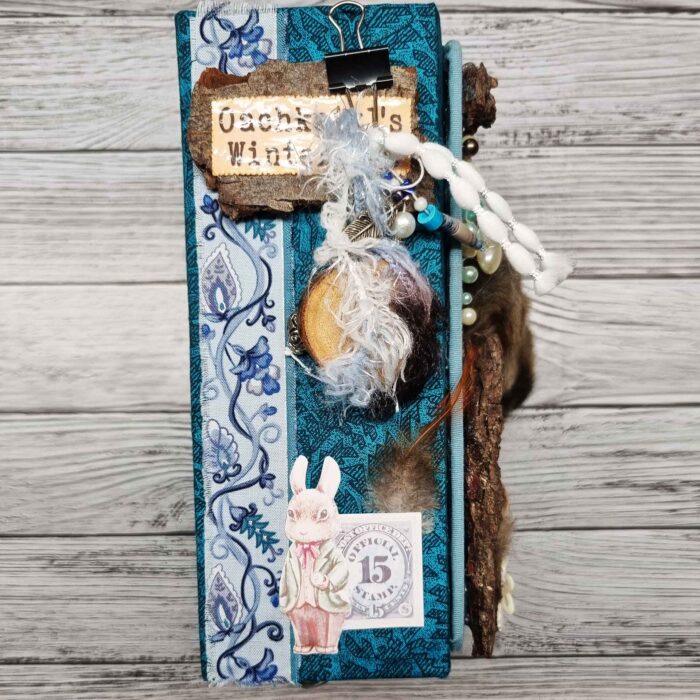 Handgefertigtes Junk Journal "Oachkatzl's Wintertale" – Bild 2