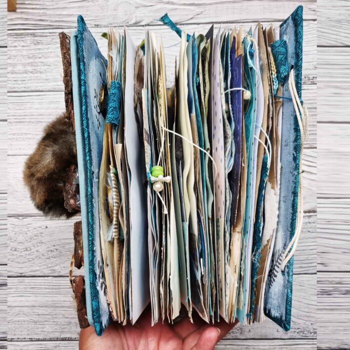 Handgefertigtes Junk Journal "Oachkatzl's Wintertale" – Bild 5