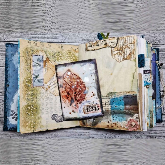 Handgefertigtes Junk Journal "Oachkatzl's Wintertale" – Bild 7